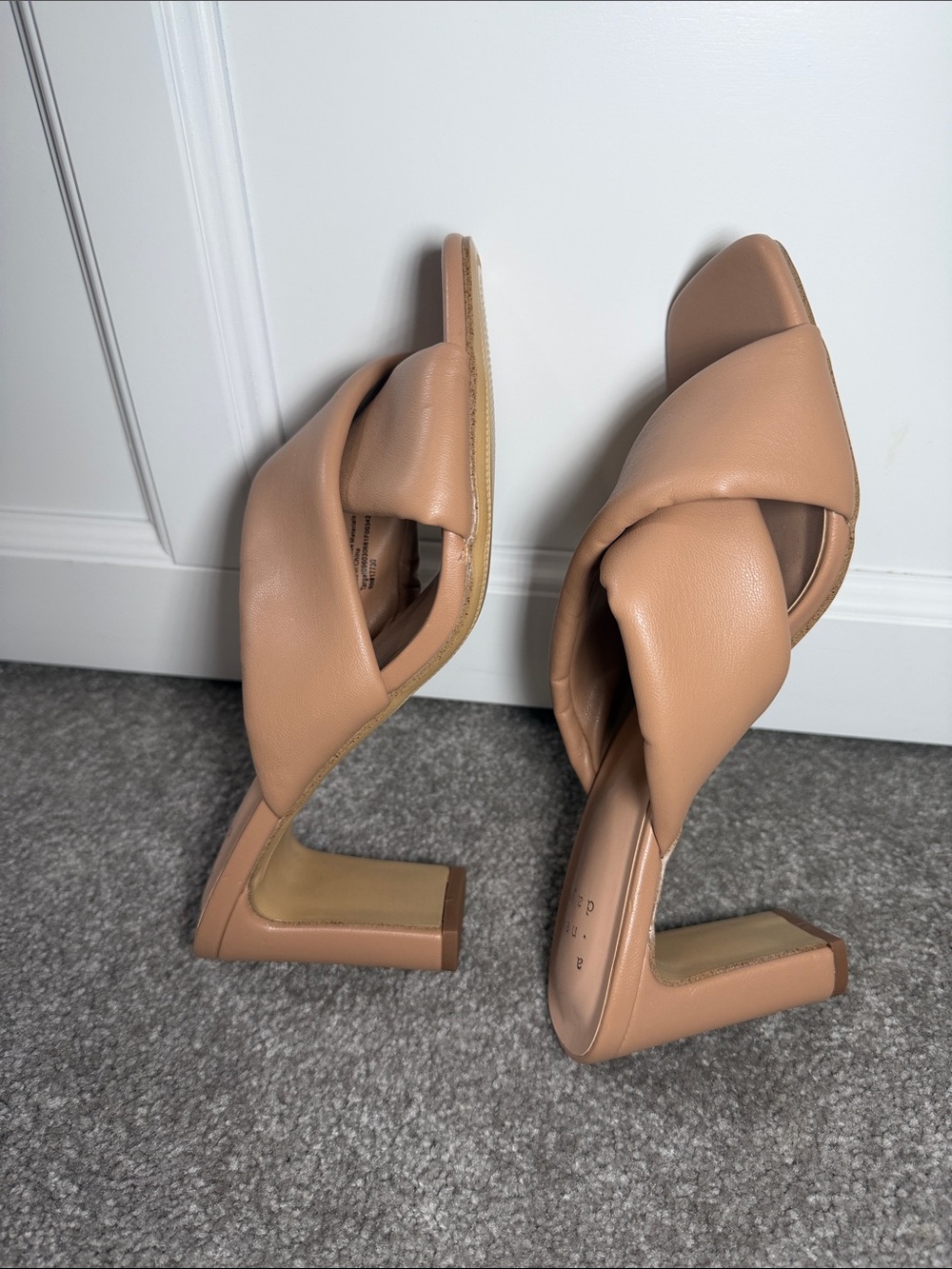 a new day Tan Padded Crisscross Square-Toe Slide Mules SZ 8 - Picture 8 of 9